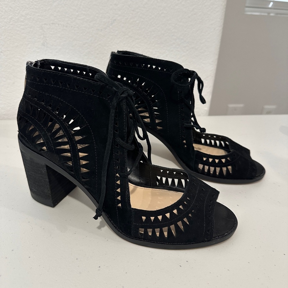 Vince Camuto Women’s TARITA Cutout Lace Up Sandal